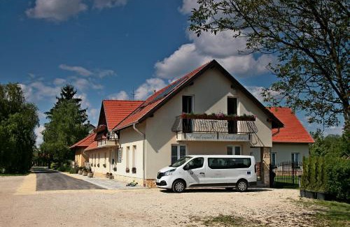 Aszar House | Discover Rembrandt Vendégház: Family-Friendly Retreat
