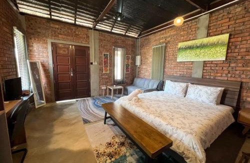 Pantai Penarik Ski Chalet | Oceanfront Retreat at Rembulan Escape - Guest Rated 8.8