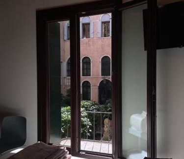 Cannaregio Apartment | Pet-Friendly Remer Suites with High Guest Ratings