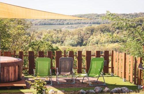 Szekszard Apartment | Top-Rated Relaxation at Remete Vendégház with Hot Tub