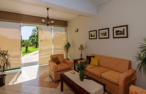 Amoudi Hotel | Remezzo Studios & Apartments: Poolside Ocean View Retreat