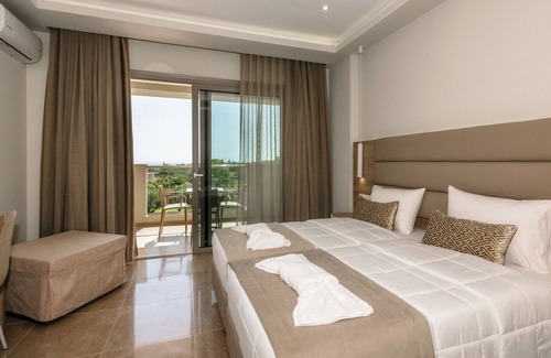 Amoudi Hotel | Remezzo Studios & Apartments: Poolside Ocean View Retreat
