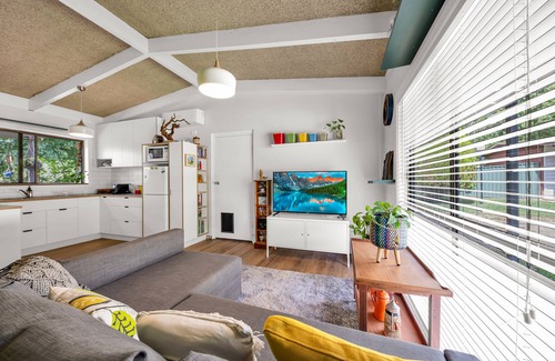 Porepunkah Apartment | Discover Remington's Place - Perfect for Families & Pets