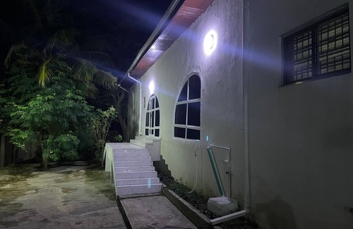 Abeokuta House | Remodeled 2 Bd with WiFi In Quiet Adigbe Abeokuta Estate. 5 mins to Downtown.