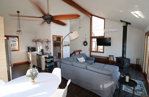 Treeloft House | Experience a Remodeled 3BR Ski Chalet by Tyro Slope