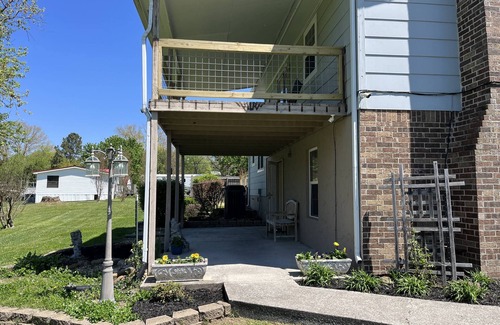 Dayton House | Pet-Friendly 3BR Retreat with Onsite Boat Parking