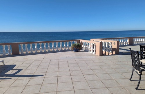 Las Conchas House | Beachfront Haven: 4-Bedroom Home with Ocean View Amenities