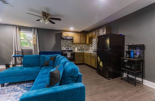 Cedar Crest House | Remodeled 4-bedroom house near downtown Dallas with WiFi, AC