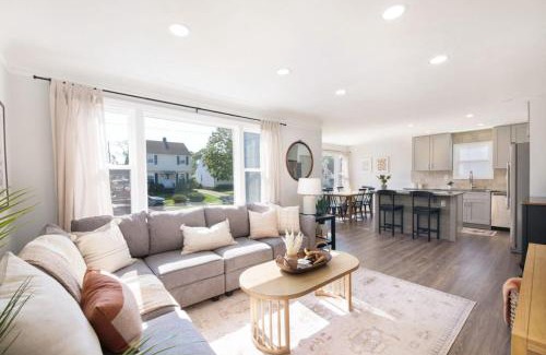Parma House | Remodeled 4 Bedroom With a Game Room