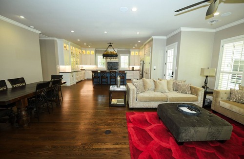 Oakwood House | Charming Aggieland Historic Home with Spa & Gameday Fun