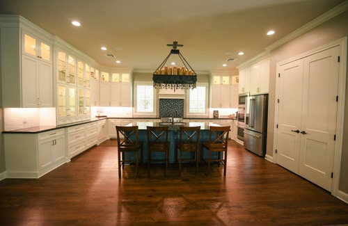 Oakwood House | Charming Aggieland Historic Home with Spa & Gameday Fun