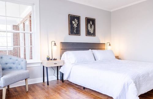 Hardwick Apartment | Pet-Friendly Remodeled Apartment in Vibrant Downtown Area