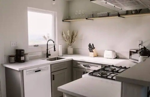 Rio Dell Apartment | Scenic Barn Retreat with Views Near Redwoods & Coast
