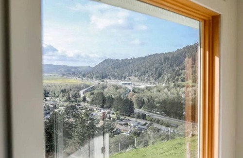 Rio Dell Apartment | Scenic Barn Retreat with Views Near Redwoods & Coast