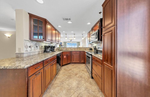 Destin Condo | Beachfront Bliss at Destin Towers with Ocean View & Spa