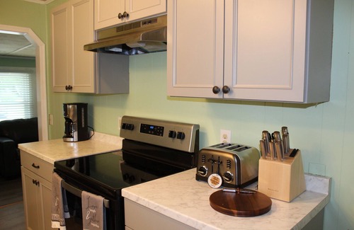 Manteo House | Cozy Remodeled Bungalow Near Manteo's Historic Waterfront