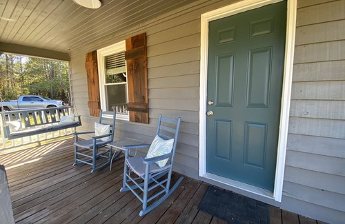 Elberton House | Modern Cabin Near Lake: Family-Friendly Retreat & Pool!