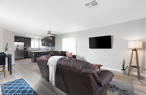 Fountain Hills House | Chic Private Home with Kitchen, Pet Friendly & Breakfast