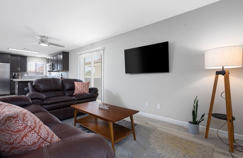 Fountain Hills House | Chic Private Home with Kitchen, Pet Friendly & Breakfast