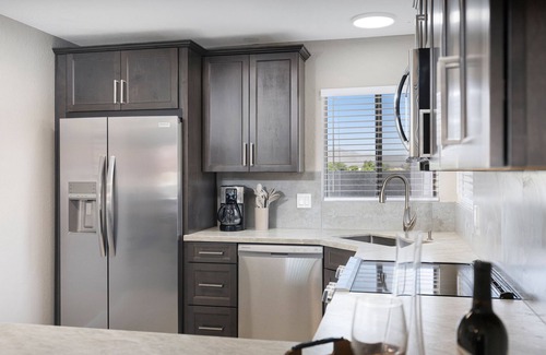 Fountain Hills House | Chic Private Home with Kitchen, Pet Friendly & Breakfast