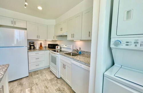 Bolongo Bay Condo | Beautiful Condo with Private Balcony & Oceanfront Views