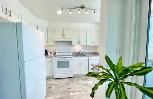 Bolongo Bay Condo | Beautiful Condo with Private Balcony & Oceanfront Views
