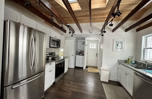 Graniteville Cottage | Inviting Cottage Retreat by the Lake Near Boston