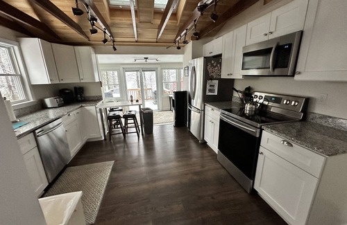 Graniteville Cottage | Inviting Cottage Retreat by the Lake Near Boston