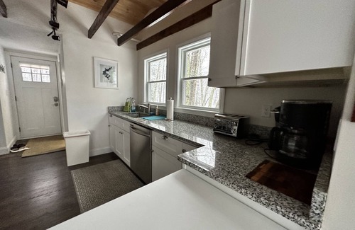Graniteville Cottage | Inviting Cottage Retreat by the Lake Near Boston
