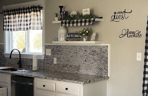 Howe House | Charming Country Home Near Hiking Trails & Pet-Friendly