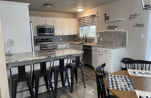 Howe House | Charming Country Home Near Hiking Trails & Pet-Friendly