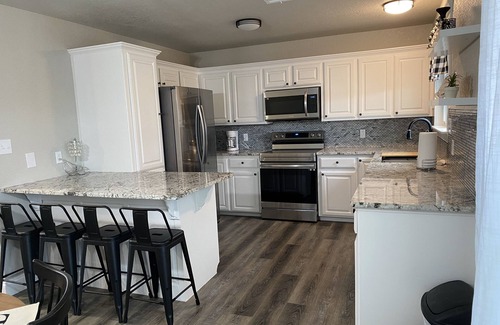 Howe House | Charming Country Home Near Hiking Trails & Pet-Friendly