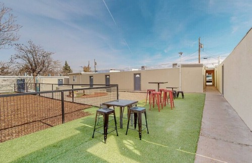 Albuquerque Apartment | Modern Courtyard Apartment with King Bed & Kitchen Amenities