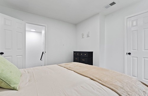 St. Johns Apartment | Remodeled Cozy Clean Oasis, Central Austin