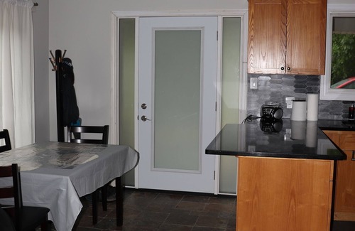 Meaford Cottage | Cozy Cottage Retreat: Steps from the Lake, Dog-Friendly!