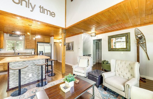 Crestline House | Inviting Crestline Retreat: Steps to Lake Gregory!