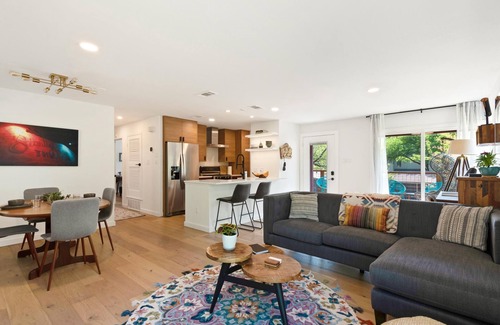 Barton Hills House | Stunning Duplex with Open Kitchen & Great Patio in Barton Hills