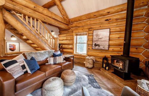 Fairplay House | Cozy Swedish Cope Log Cabin with Sauna & Loft Retreat