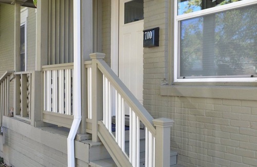 Washington Park West House | Stylish Flat for Two Near Washington Park with Breakfast
