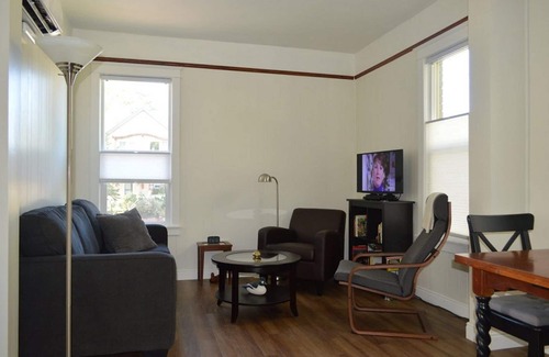 Washington Park West House | Stylish Flat for Two Near Washington Park with Breakfast