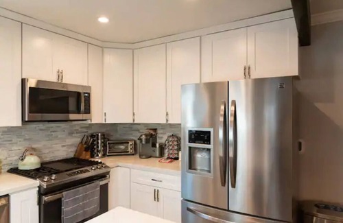 Turlock House | Pet-Friendly Retreat with a Big Backyard & Kitchen