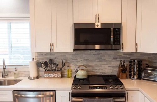 Turlock House | Pet-Friendly Retreat with a Big Backyard & Kitchen