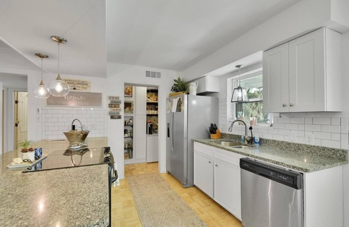 Hilltop Lakes Resort | Inviting Remodeled Hilltop Lake House with Pool & Spa