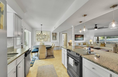 Hilltop Lakes Resort | Inviting Remodeled Hilltop Lake House with Pool & Spa