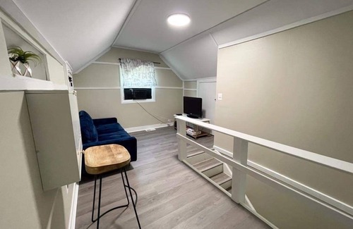 Capitol Heights House | Historical Cottage Near DC with Wifi and Cozy Fire Pit