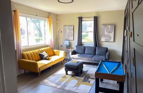 Capitol Heights House | Historical Cottage Near DC with Wifi and Cozy Fire Pit