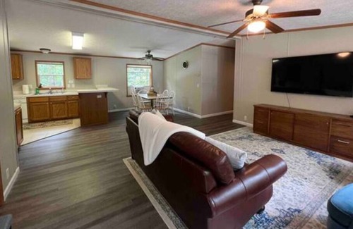 Roscommon House | Remodeled home just minutes from downtown Roscommon and Higgins Lake!