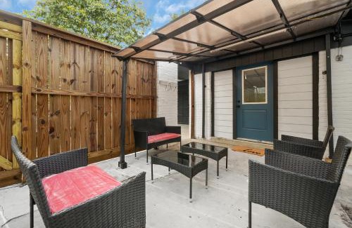 Willow Meadows/Willowbend Area House | Stylish Home Near NRG & Downtown with Free Breakfast