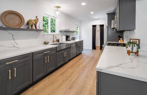 Culver - West House | Beautiful West LA Home with Yard, Near Beach & Hot Tub