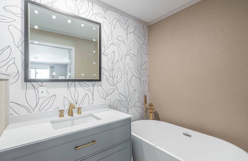 Wappapello Resort | Modern King Suite with High-Speed Internet & Private Pool